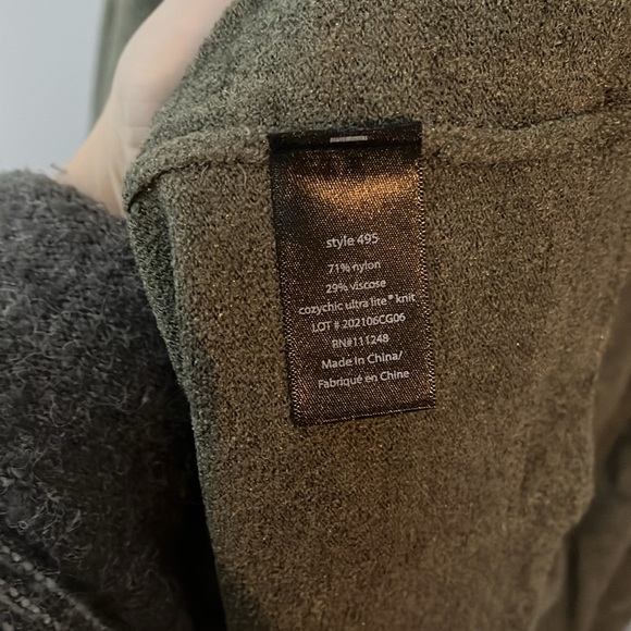 Barefoot Dreams Sweatshirt (S) - Picture 5 of 5